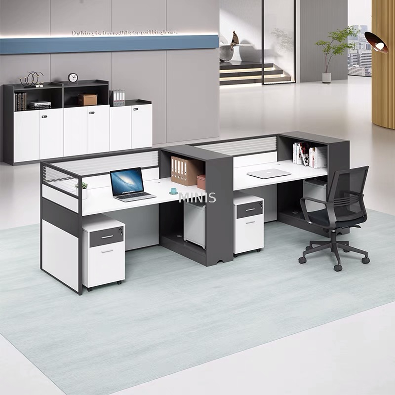 Modularer Schreibtisch-Arbeitsplatz für das Personalbüro mit Trennwand