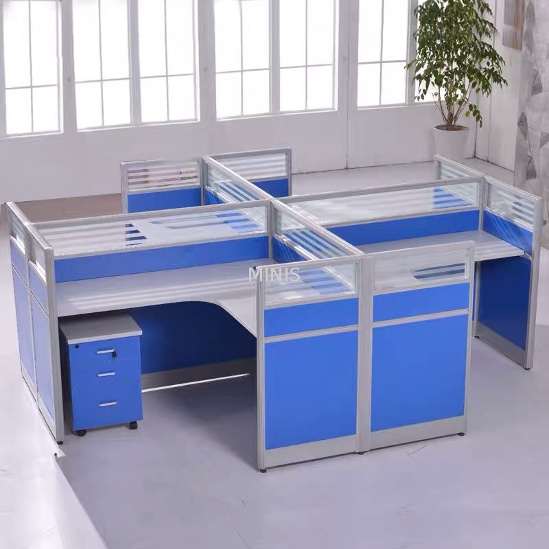 Modularer Schreibtisch-Arbeitsplatz für das Personalbüro mit Trennwand