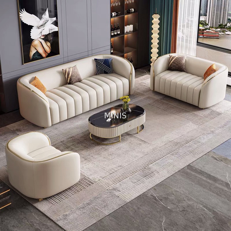 Modernes Wohnzimmer aus weißem Leder. Stilvolle 1+2+3-Sitzer-Sofas