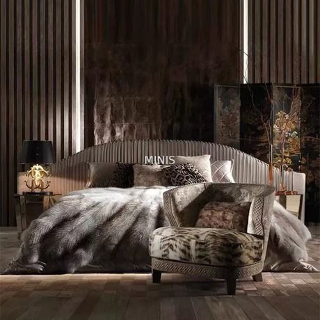 Großes Zimmer für Erwachsene im französischen Stil, individuelles, elegantes Kingsize-Bett