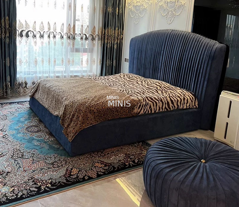 Großes Zimmer für Erwachsene im französischen Stil, individuelles, elegantes Kingsize-Bett