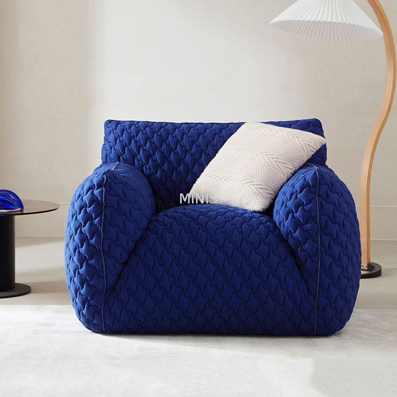 Wohnzimmer oder Schlafzimmer bequemer blauer Stoff einzelner Stuhl