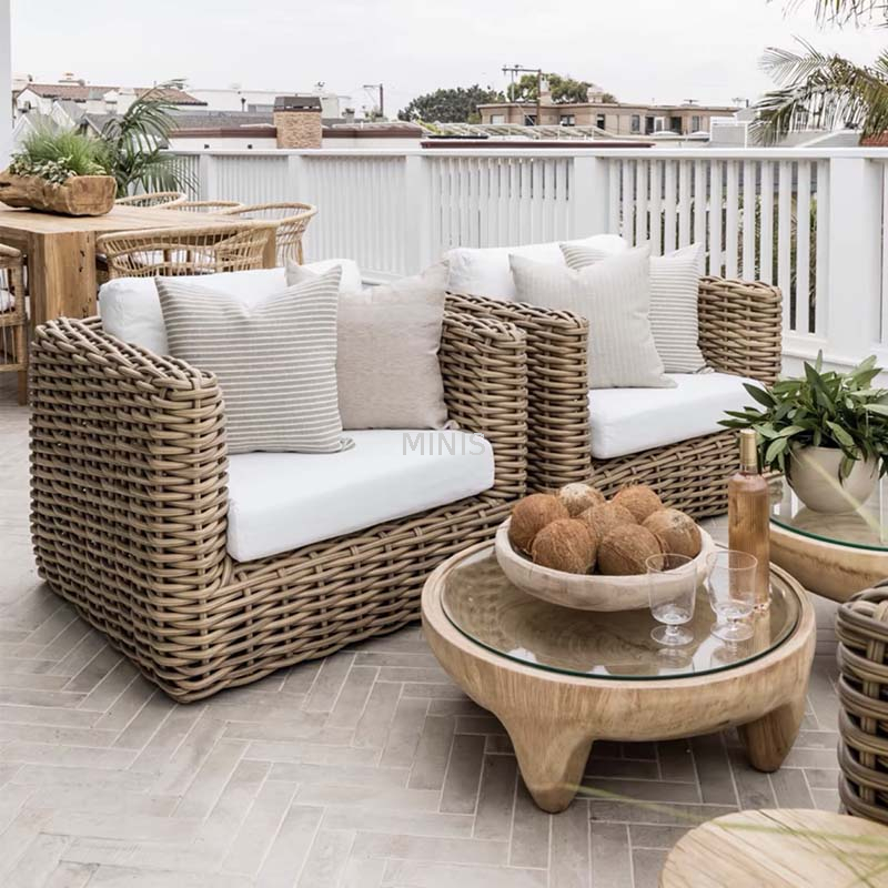 Ourdoor-Qualitätscouch für den Garten und die Terrasse, robustes Sofa aus braunem Rattan