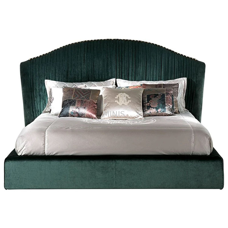 Großes Zimmer für Erwachsene im französischen Stil, individuelles, elegantes Kingsize-Bett