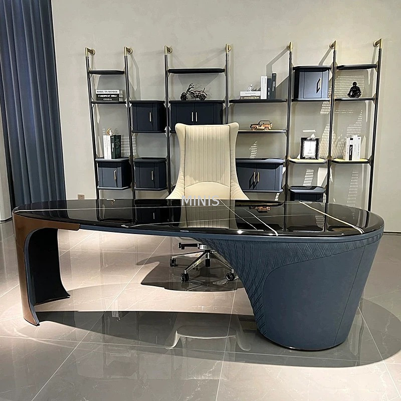 Hochwertige Schreibtischmöbel, ovaler Bürotisch und Stuhl