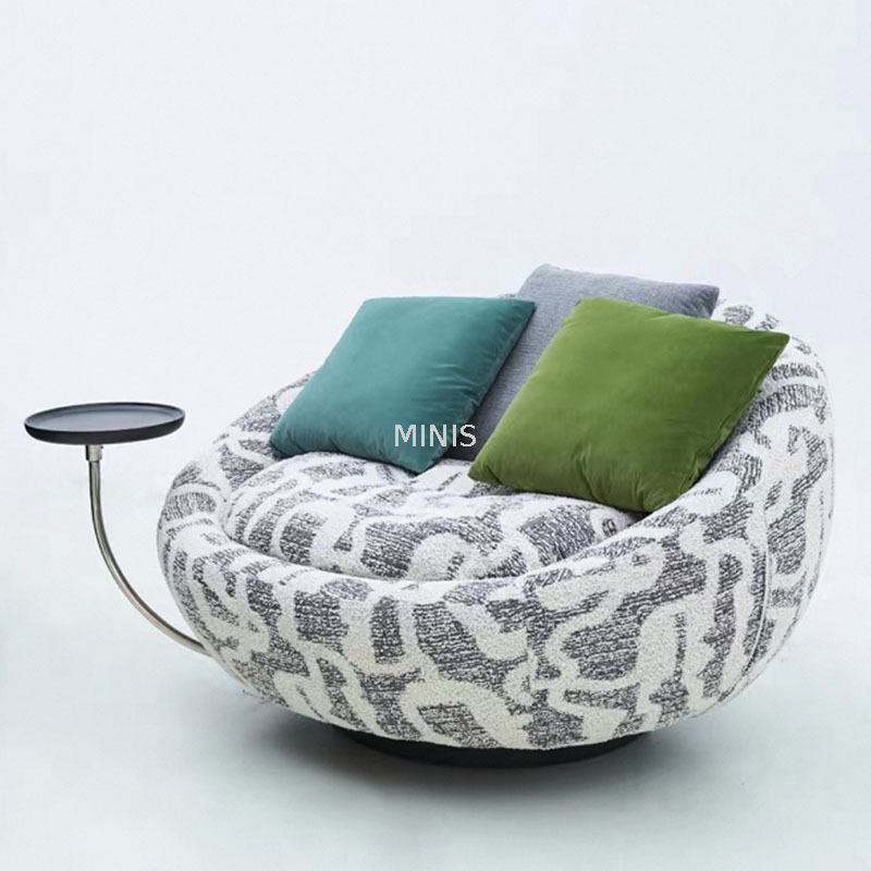 Wohnzimmer großer runder Schwenkstoffsitzstuhl mit Tisch