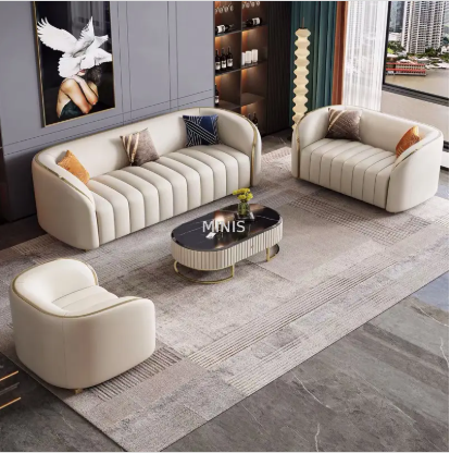 Modernes Wohnzimmer aus wei&szlig;em Leder. Stilvolle 1+2+3-Sitzer-Sofas