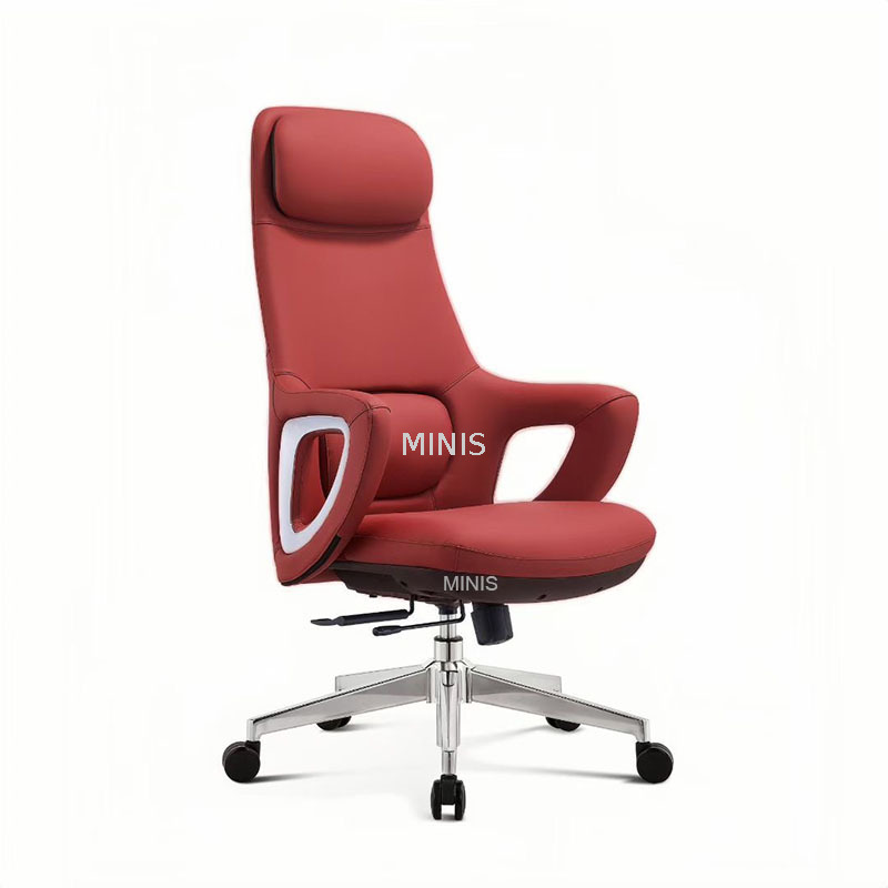 Ergonomischer Chefsessel aus Leder in einem modernen B&uuml;ro