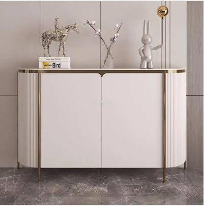 Wei&szlig;er Beistelltisch f&uuml;r das Wohnzimmer, sch&ouml;nes Sideboard mit Stauraum